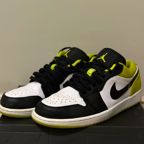 Jordan 1 low “black cyber”, size: 10 , condition: are slightly worn, - Picture 1 of 4